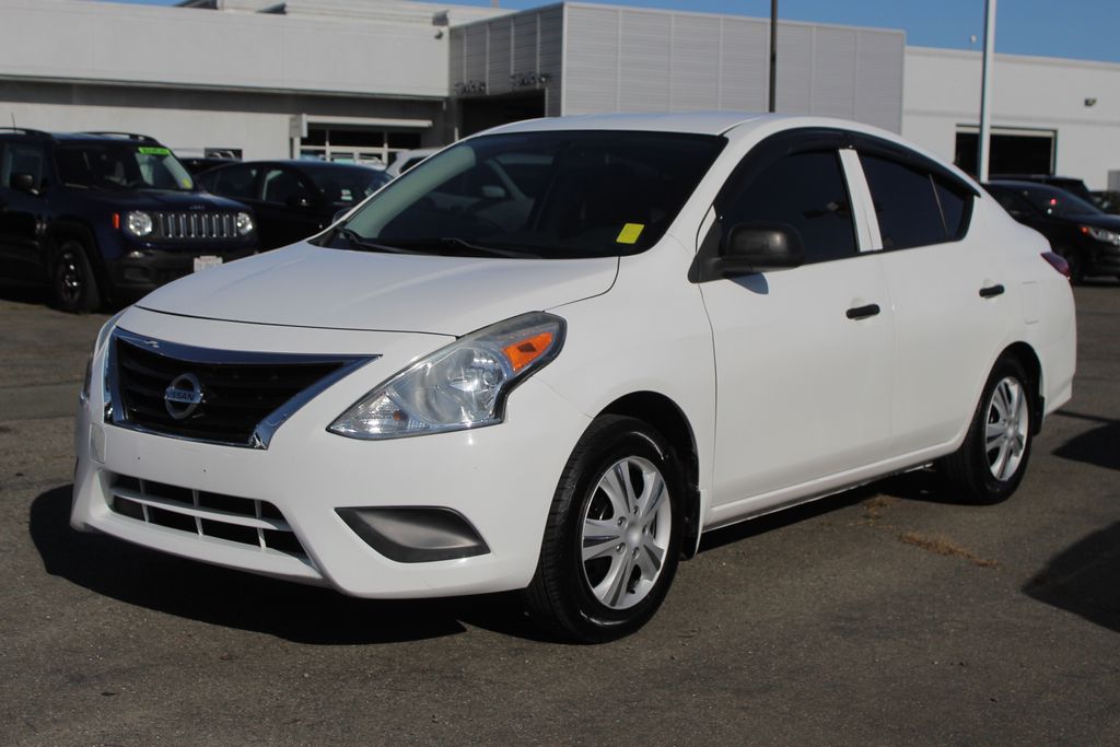 2015 Nissan Versa 1.6 S photo 2