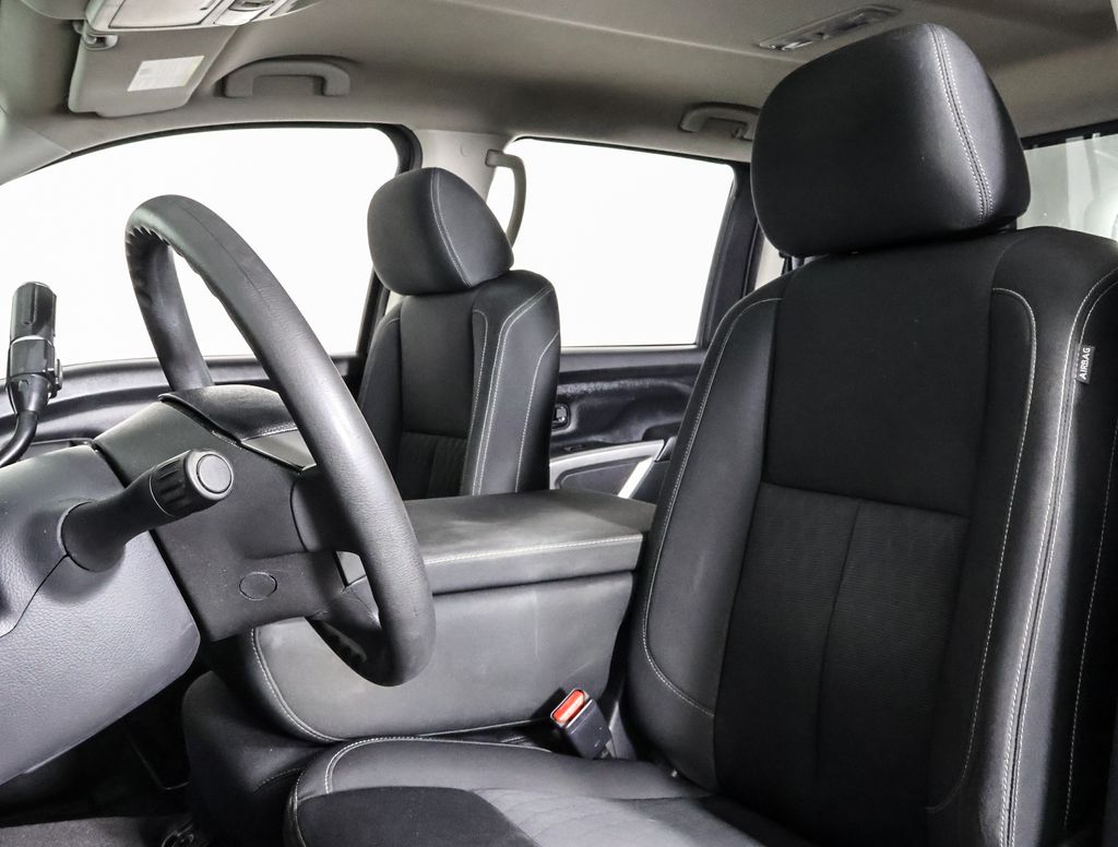 2018 Nissan Titan SV photo 7