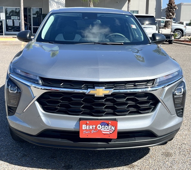 2024 Chevrolet Trax LS photo 2
