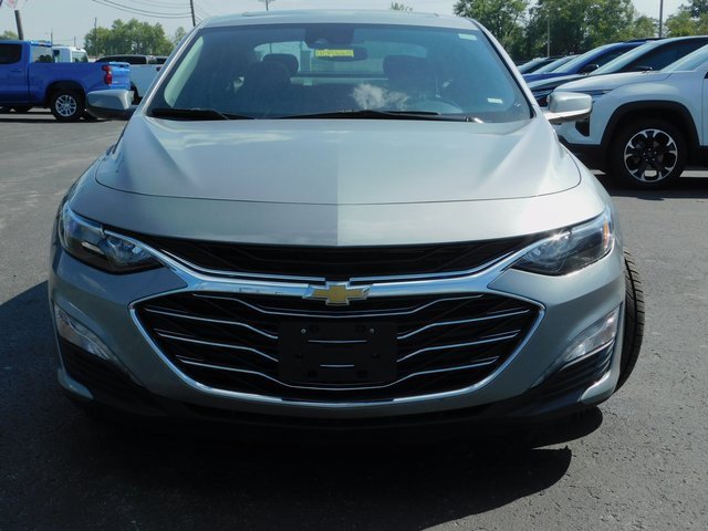 2023 Chevrolet Malibu 1LT photo 3