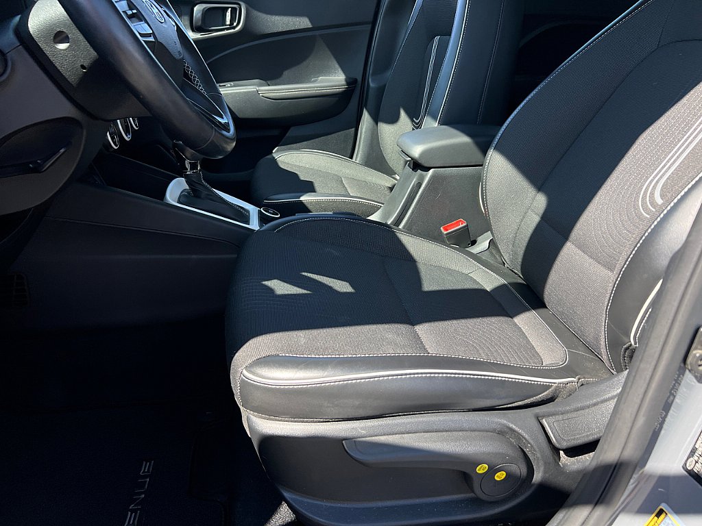 2022 Hyundai Venue SEL Limited photo 7