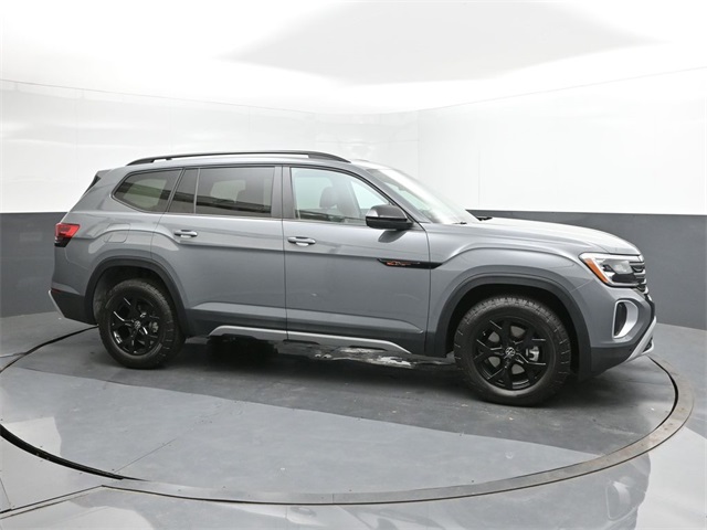 2025 Volkswagen Atlas Peak Edition SE photo 15