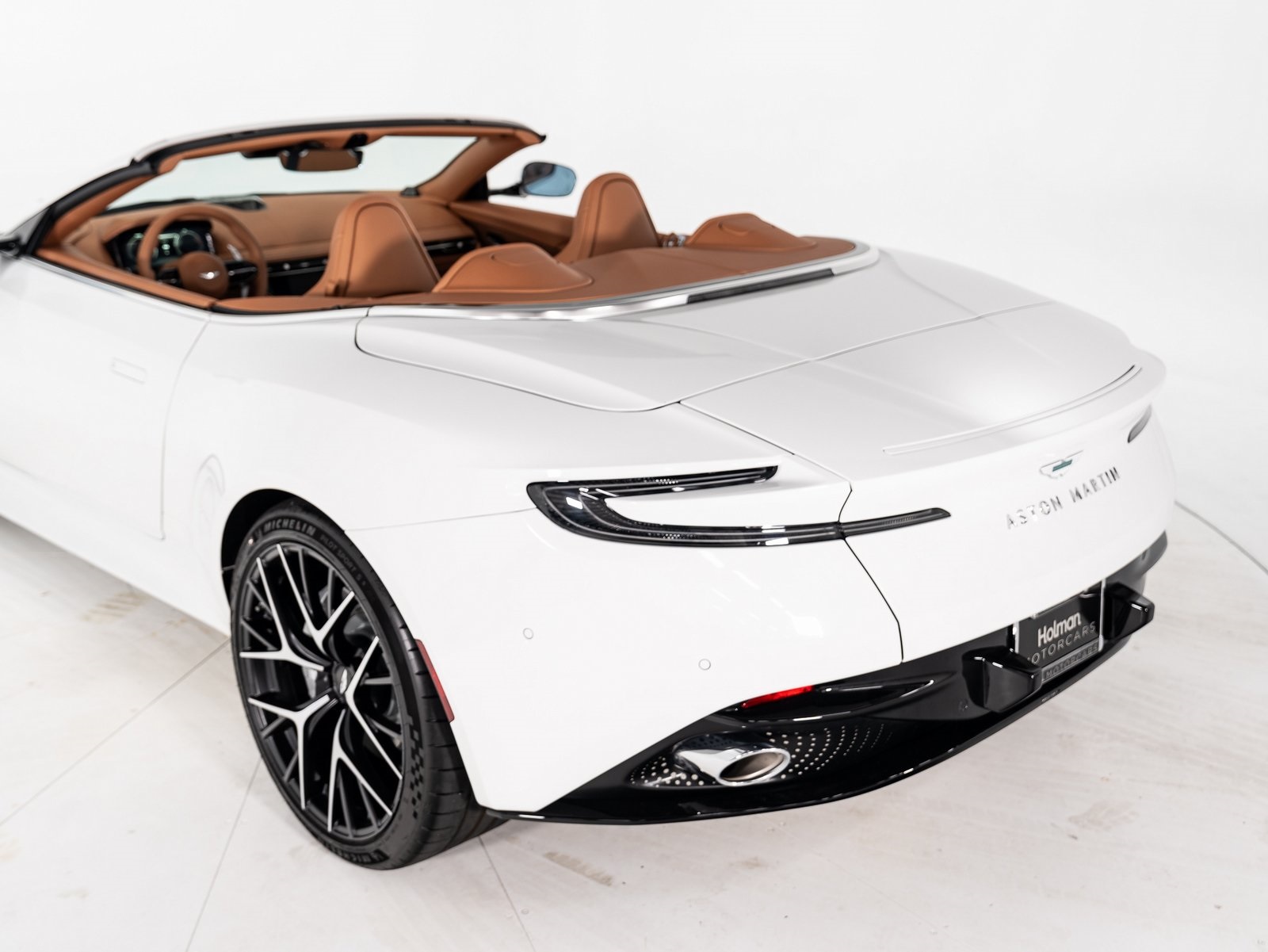 2025 Aston Martin DB12 photo 37