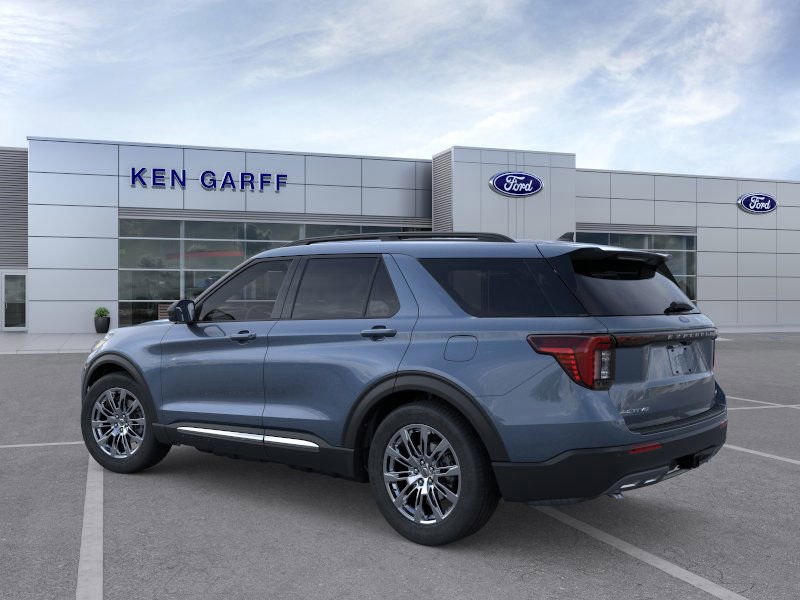 2025 Ford Explorer photo 3