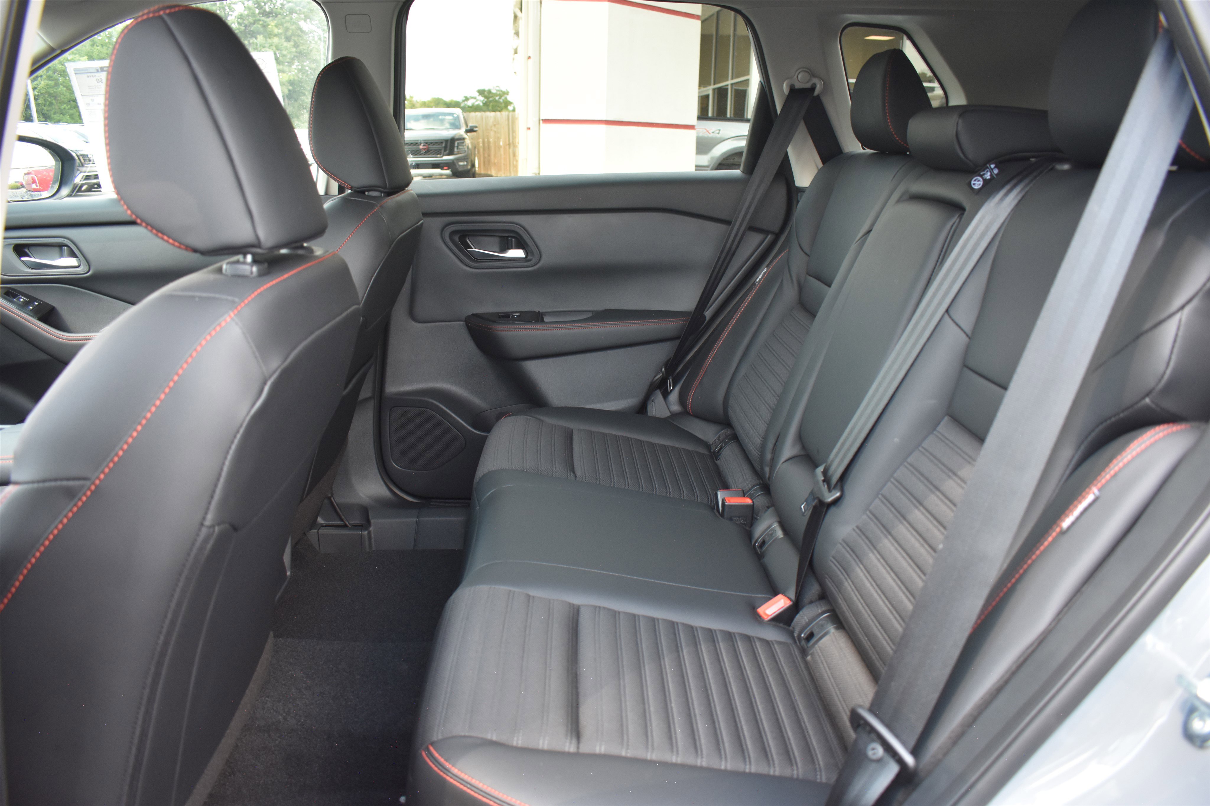 2026 Nissan Rogue SV photo 7