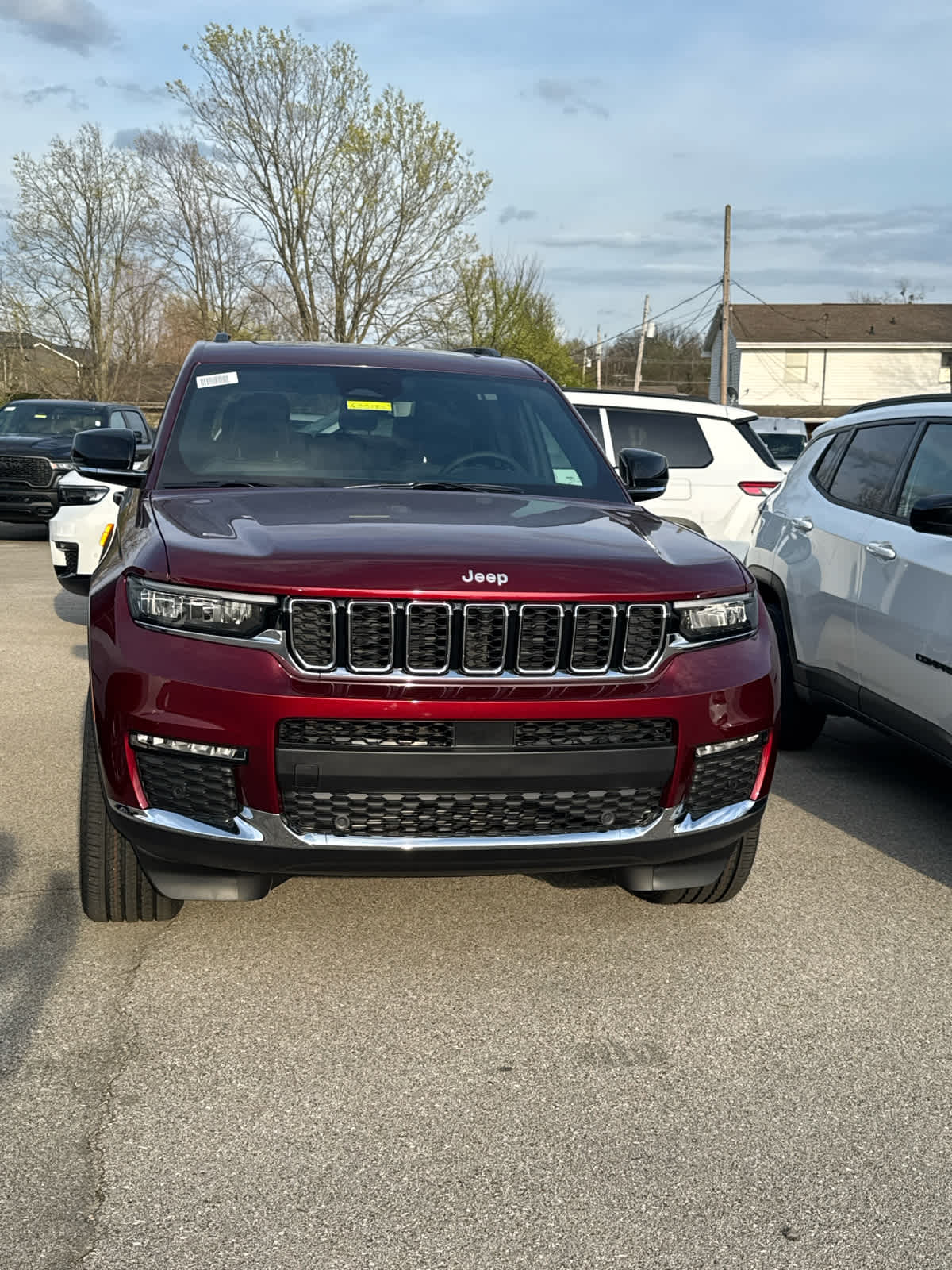 2025 Jeep Grand Cherokee Limited photo 2