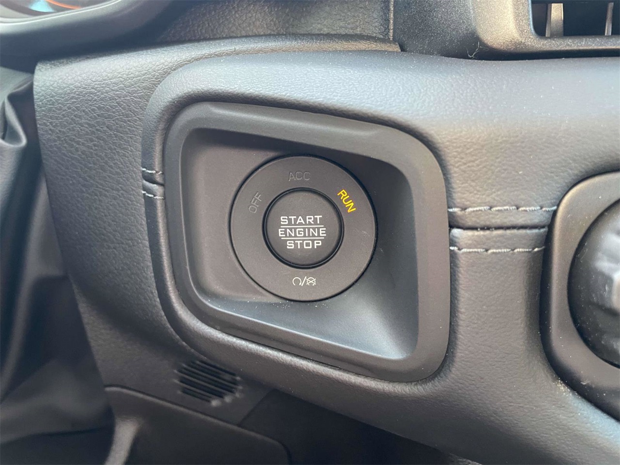 2025 Jeep Wrangler Sahara photo 14