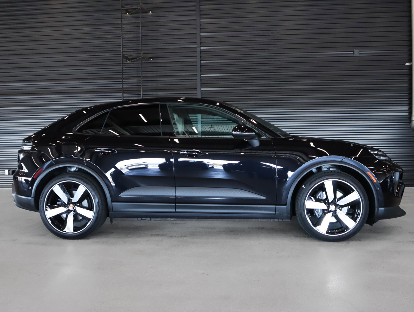 2025 Porsche Macan Electric photo 11