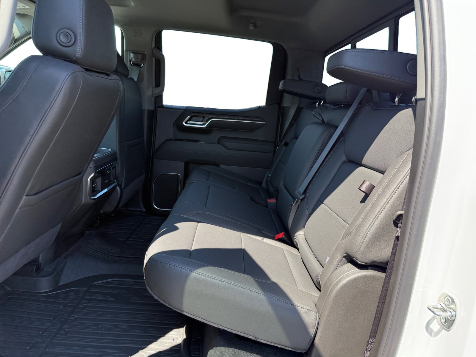 2026 Gmc Sierra SLT photo 16