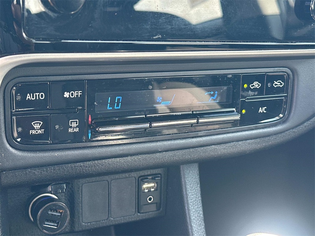 2017 Toyota Corolla LE photo 17