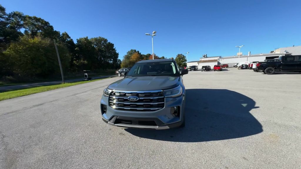 2026 Ford Explorer photo 3
