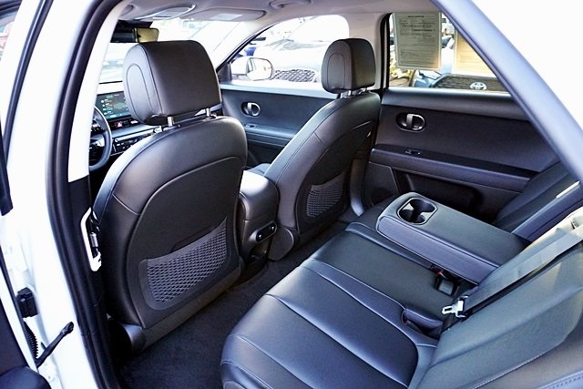 Used 2025 White Hyundai SEL image 16