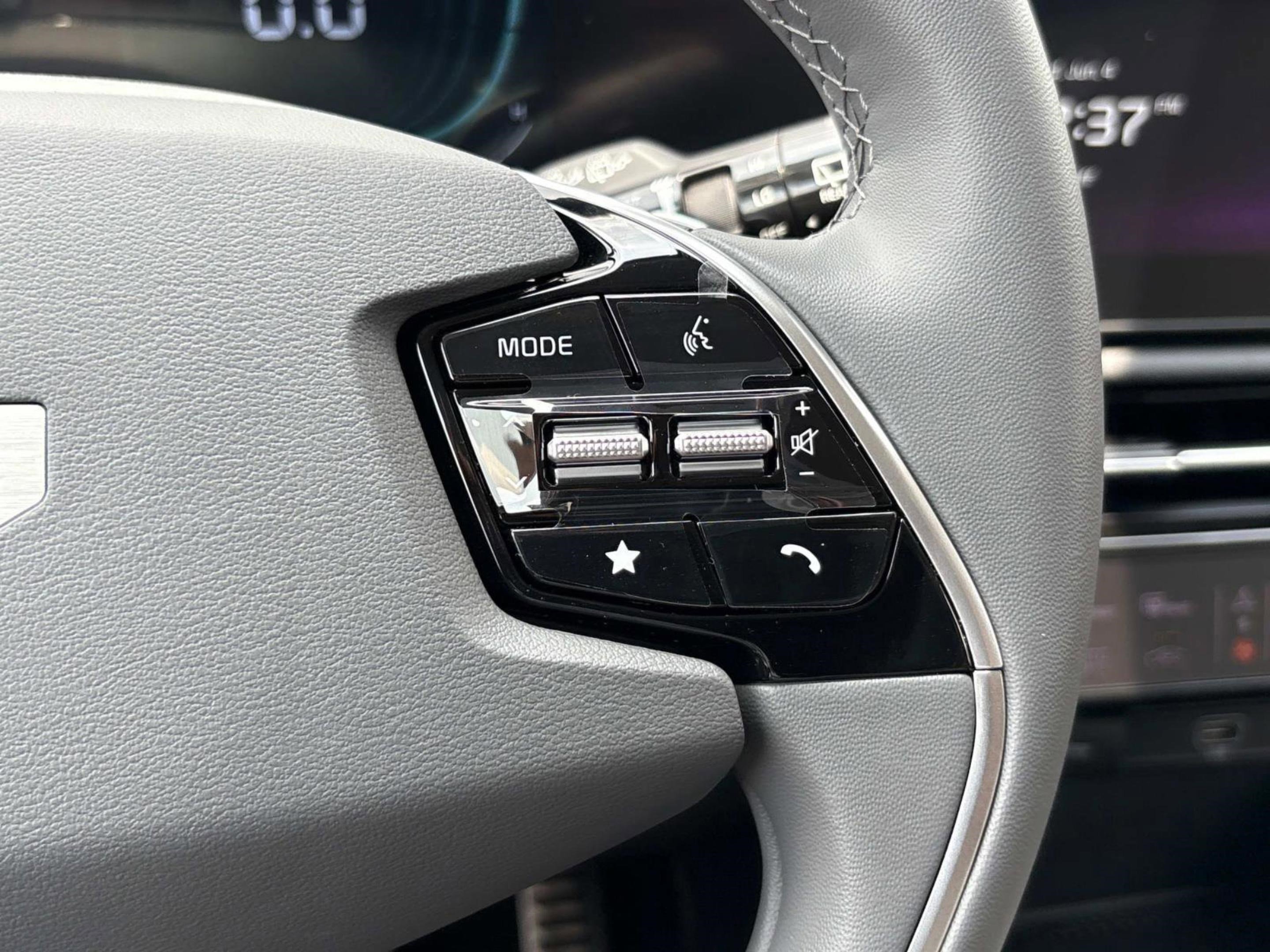 2025 Kia Niro EX Touring photo 24