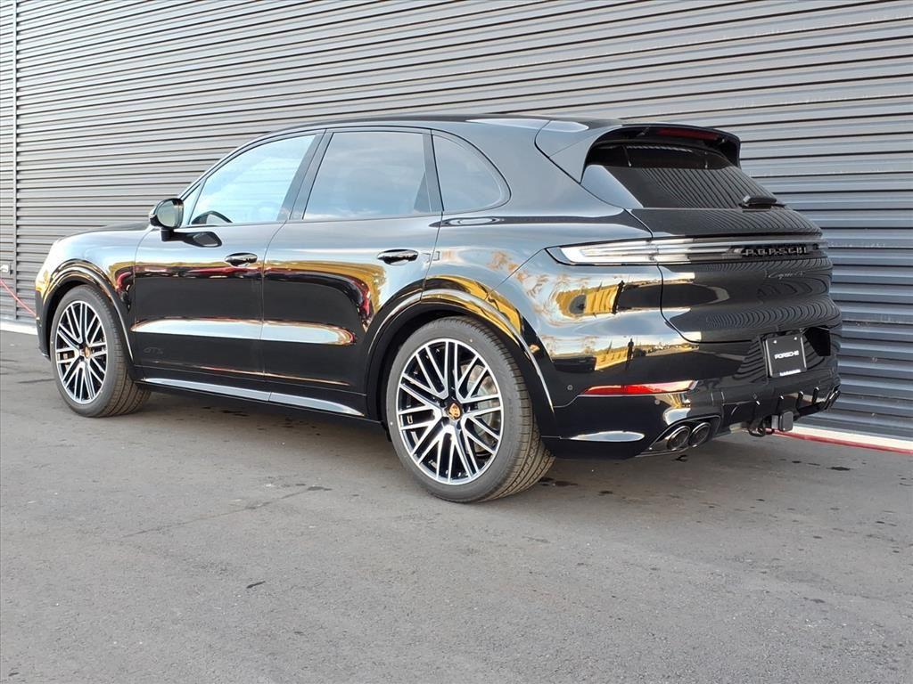 2026 Porsche Cayenne GTS photo 3