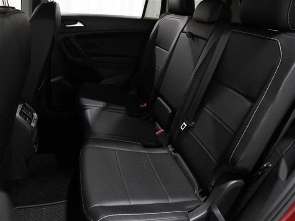 2021 Volkswagen Tiguan SE photo 18
