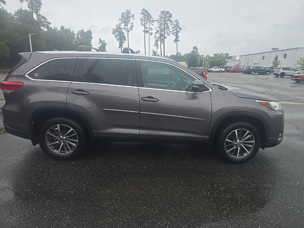 2019 Toyota Highlander XLE photo 2