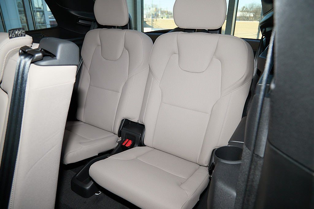 2026 VOLVO XC90 - Image 17