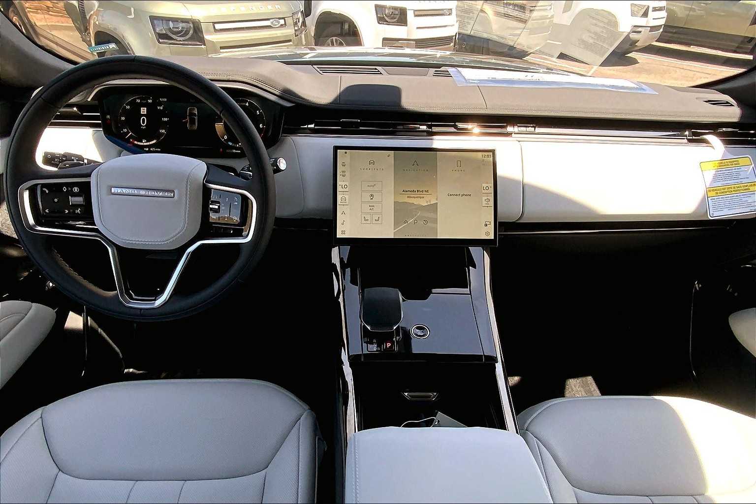 2025 Land Rover Range Rover Sport SE photo 4