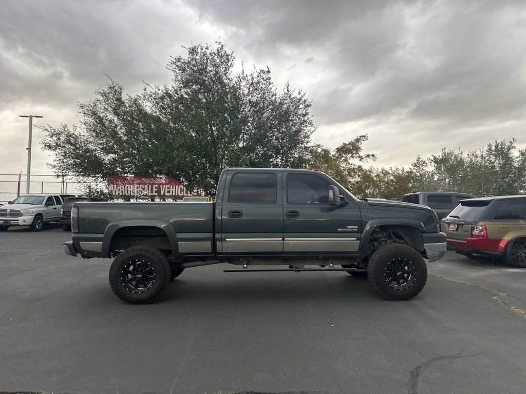 2005 Chevrolet Silverado 2500HD Base photo 3