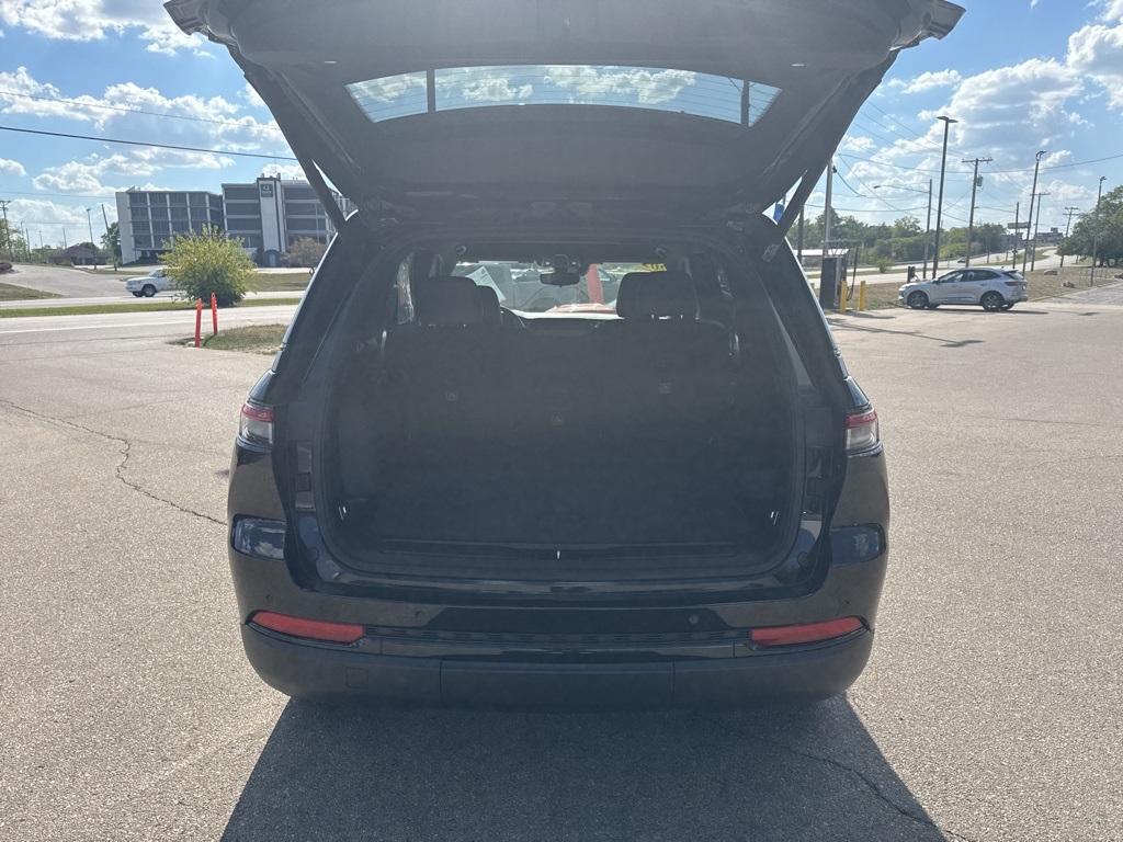 2022 Jeep Grand Cherokee Altitude photo 3