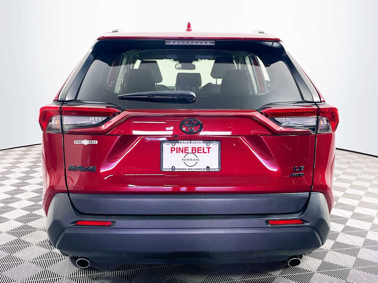 2021 Toyota RAV4 LE photo 5
