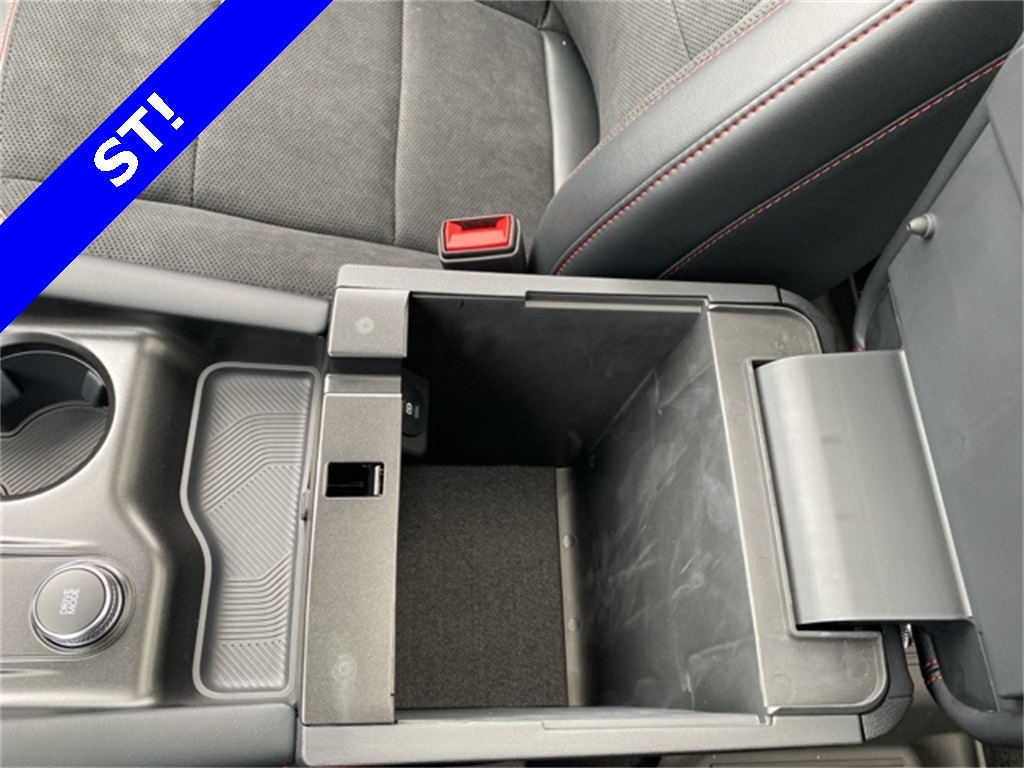 2025 Ford Explorer ST photo 36