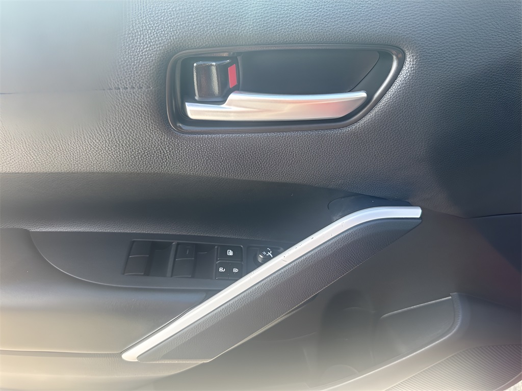2024 Toyota Corolla Cross XLE photo 21