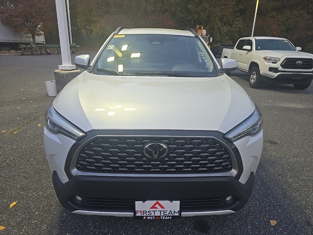 2023 Toyota Corolla Cross XLE photo 2