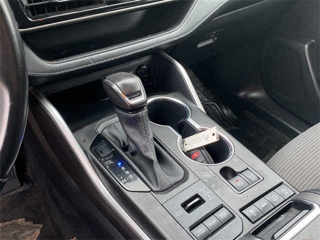 2022 Toyota Highlander LE photo 24
