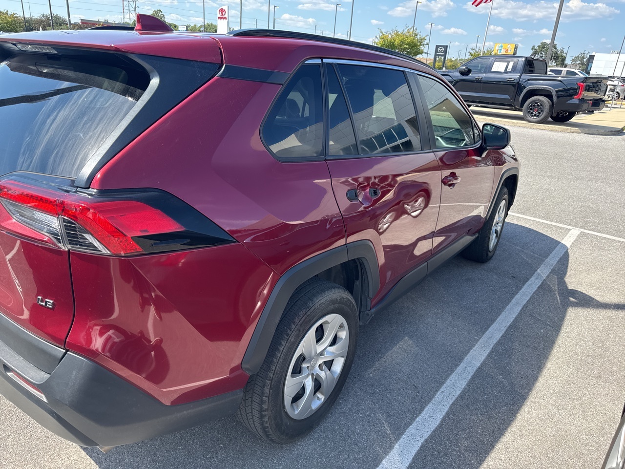 2019 Toyota RAV4 LE photo 3