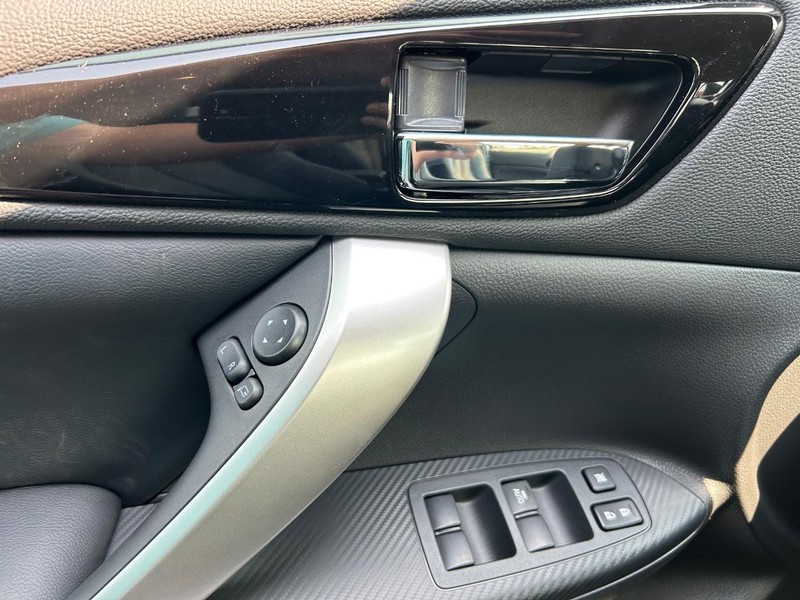 2025 Mitsubishi Eclipse Cross SE photo 3