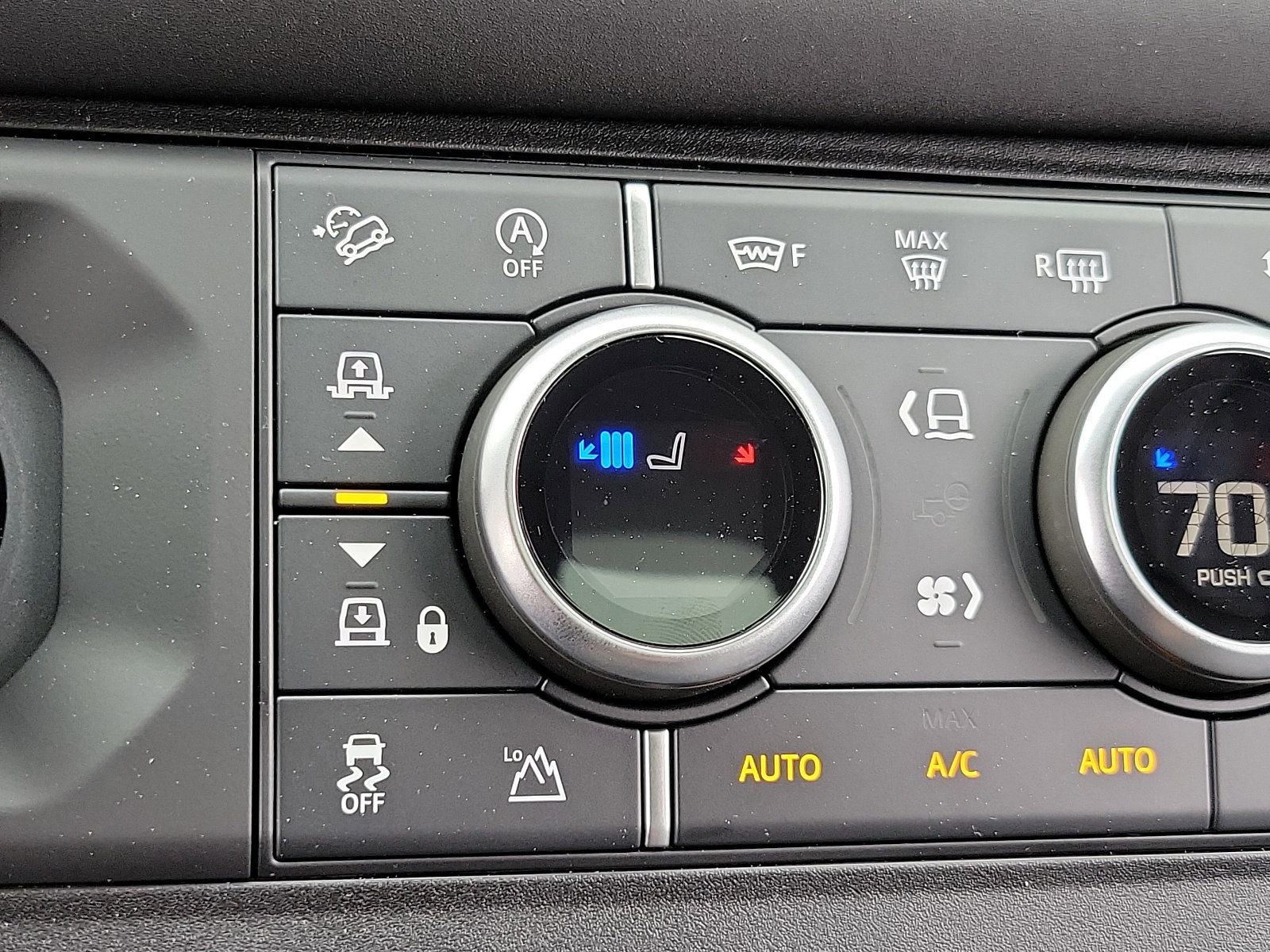 2024 Land Rover Defender 110 SE photo 25