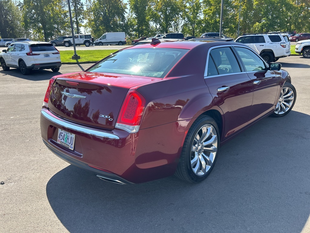 2017 Chrysler 300 C photo 6