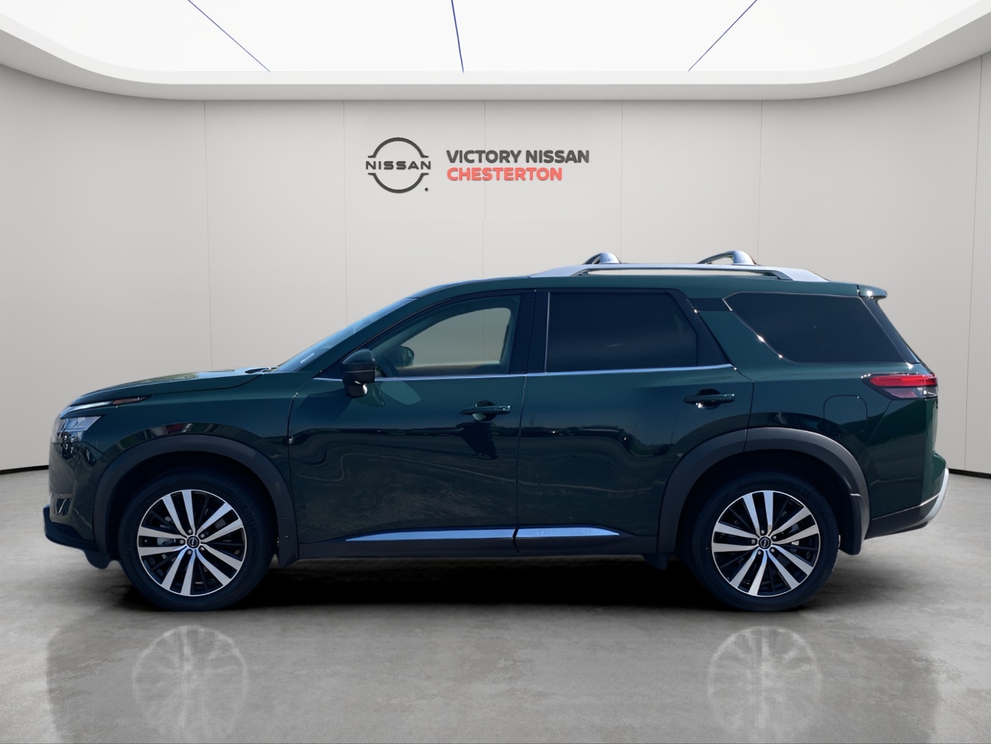 2023 Nissan Pathfinder Platinum photo 2