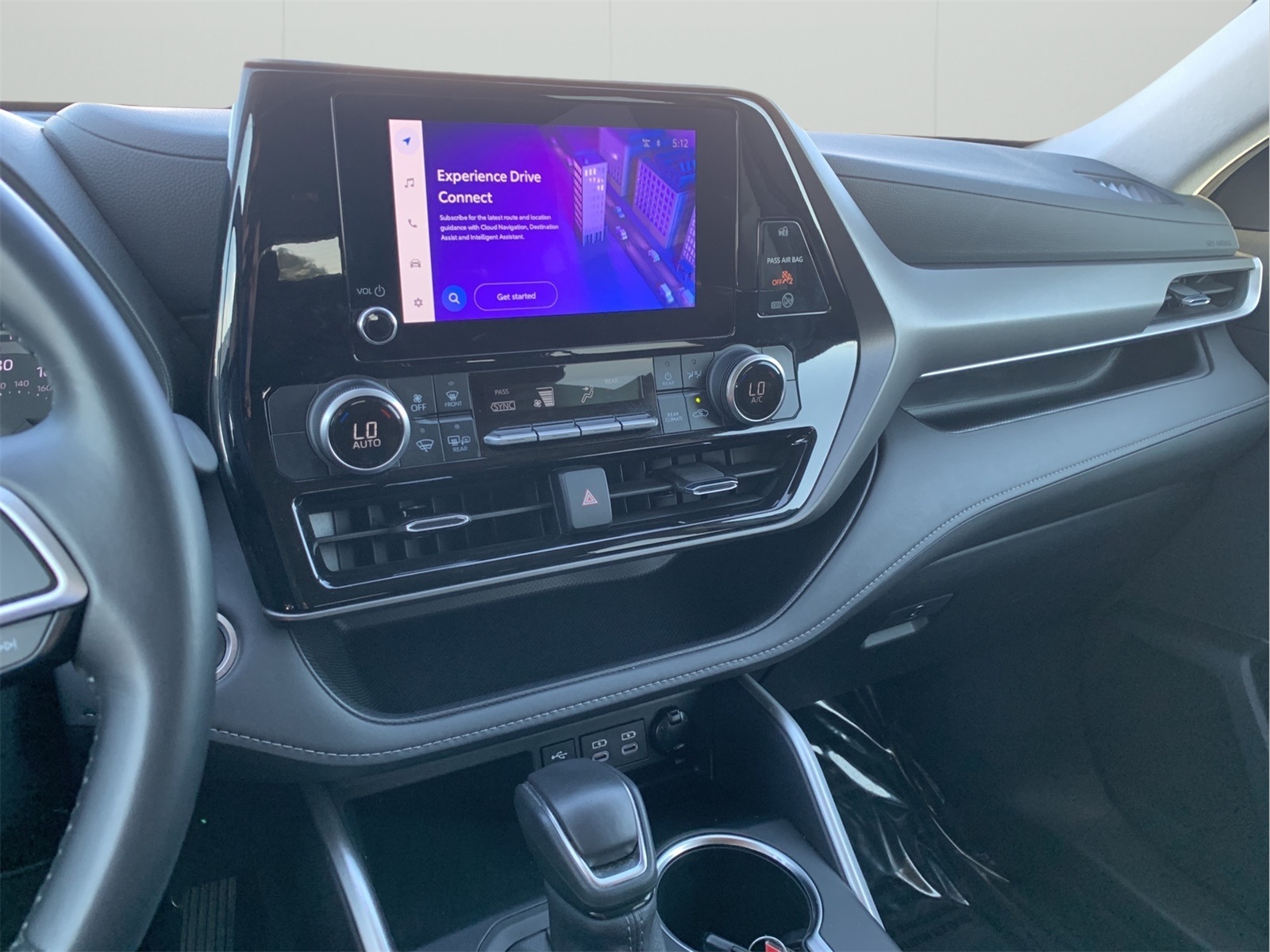 2024 Toyota Highlander LE photo 22