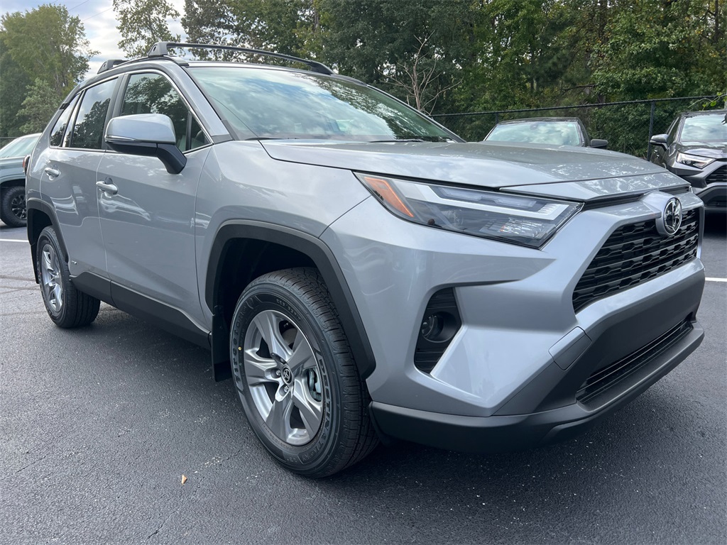 2025 Toyota RAV4 XLE's photo