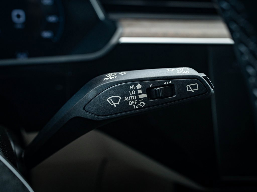 2022 Audi e-tron Premium Plus photo 27
