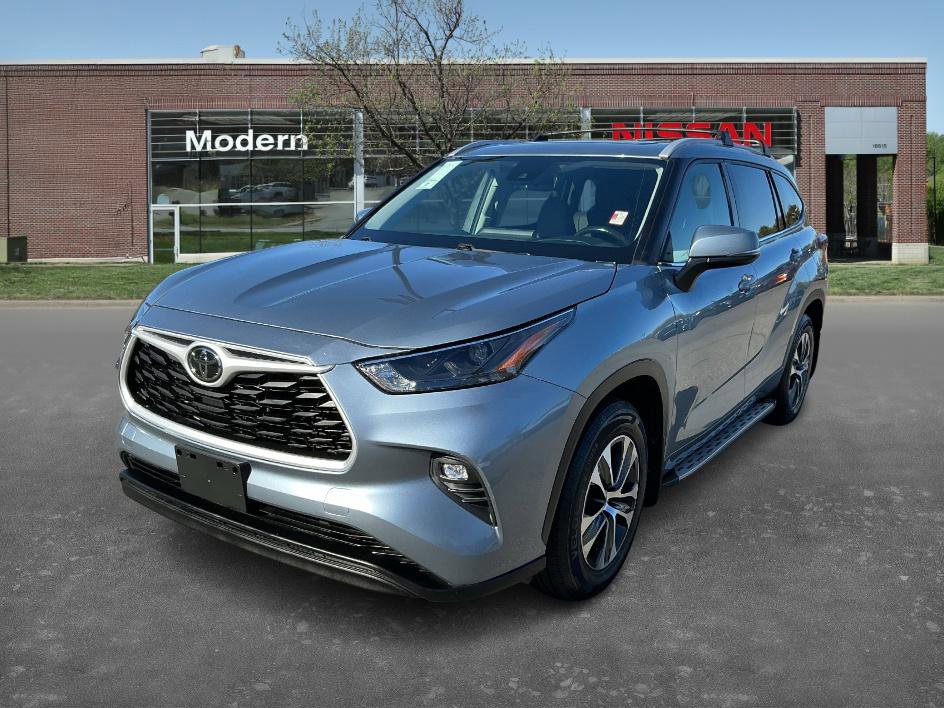 2022 Toyota Highlander XLE's photo