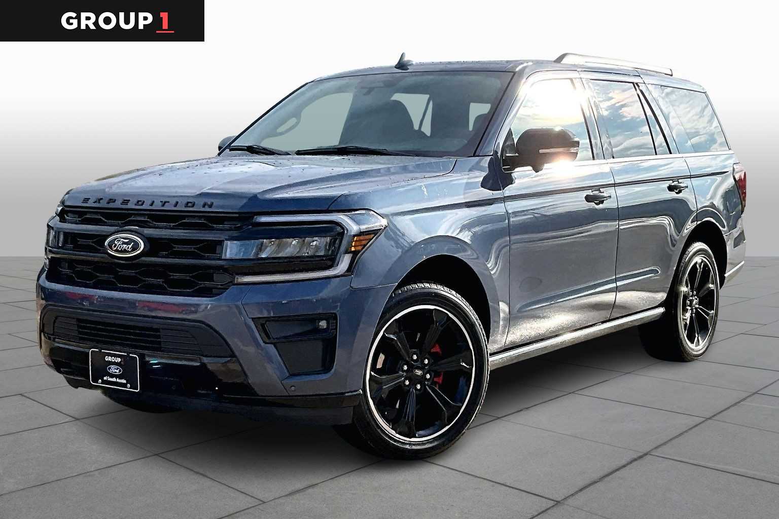 2022 Ford Expedition Limited's photo