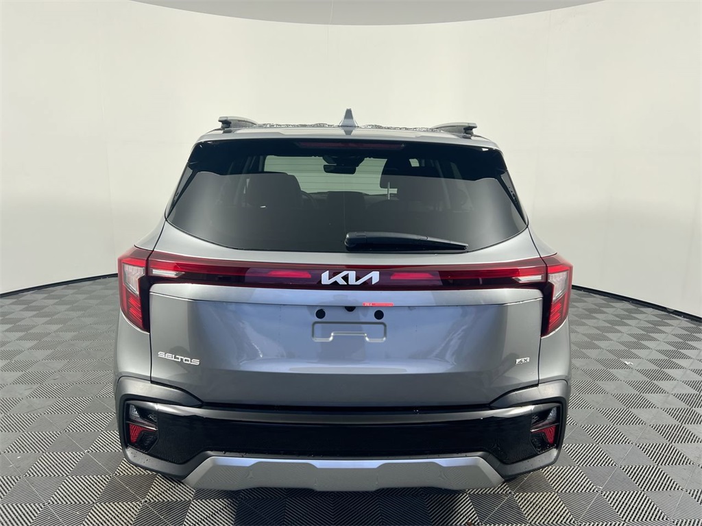 2025 Kia Seltos S photo 2