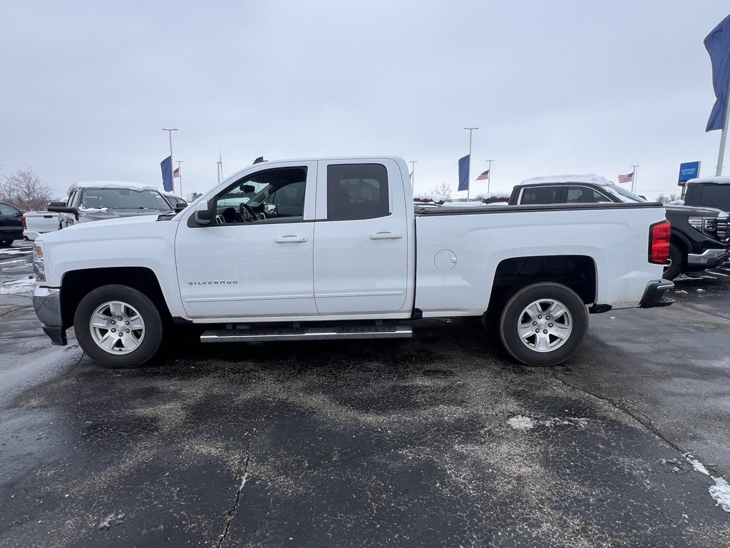 2018 Chevrolet Silverado 1500 LT photo 2
