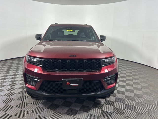 2025 Jeep Grand Cherokee Limited photo 2
