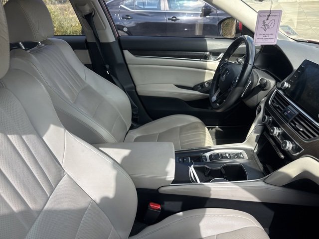 2018 Honda Accord Touring 2.0T photo 4