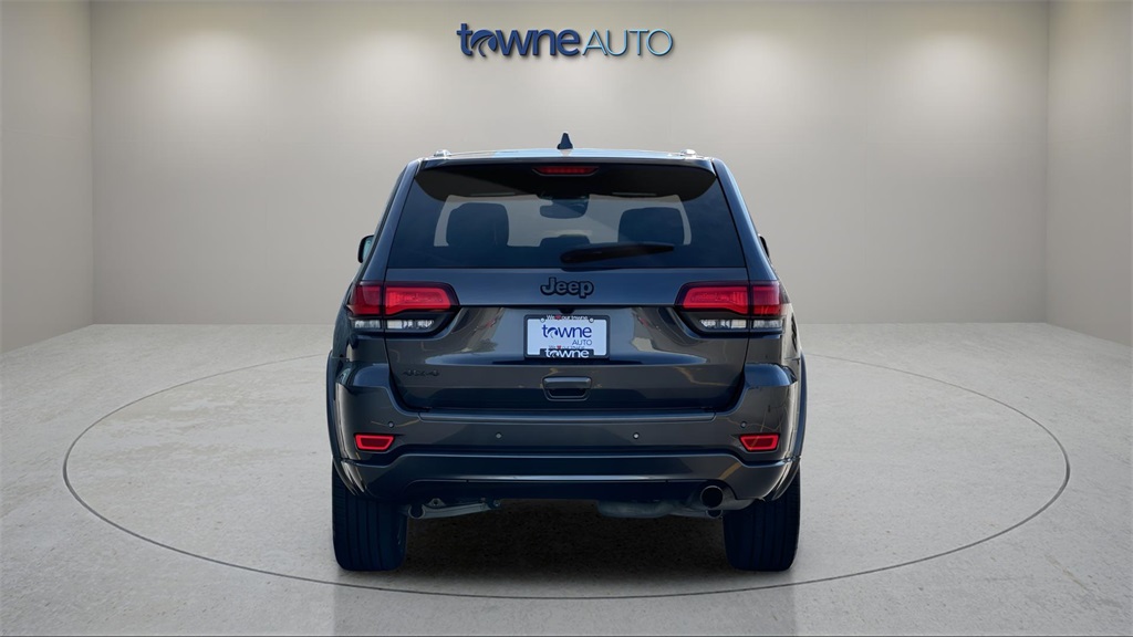 2021 Jeep Grand Cherokee Anniversary Edition photo 2