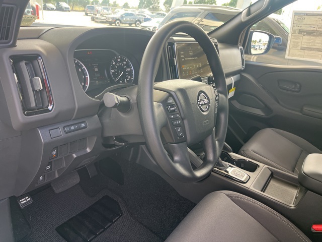 2026 Nissan Frontier Crew Cab SV photo 9
