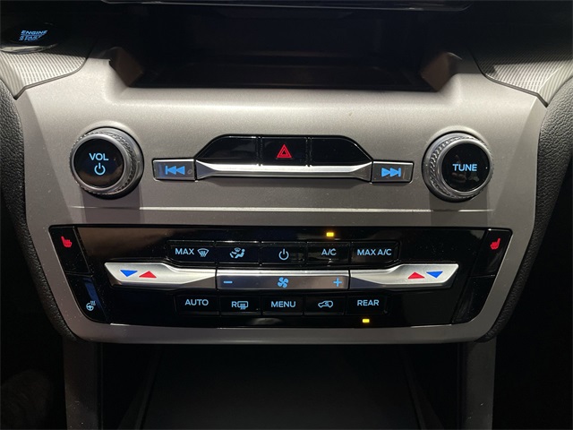 2023 Ford Explorer XLT photo 21