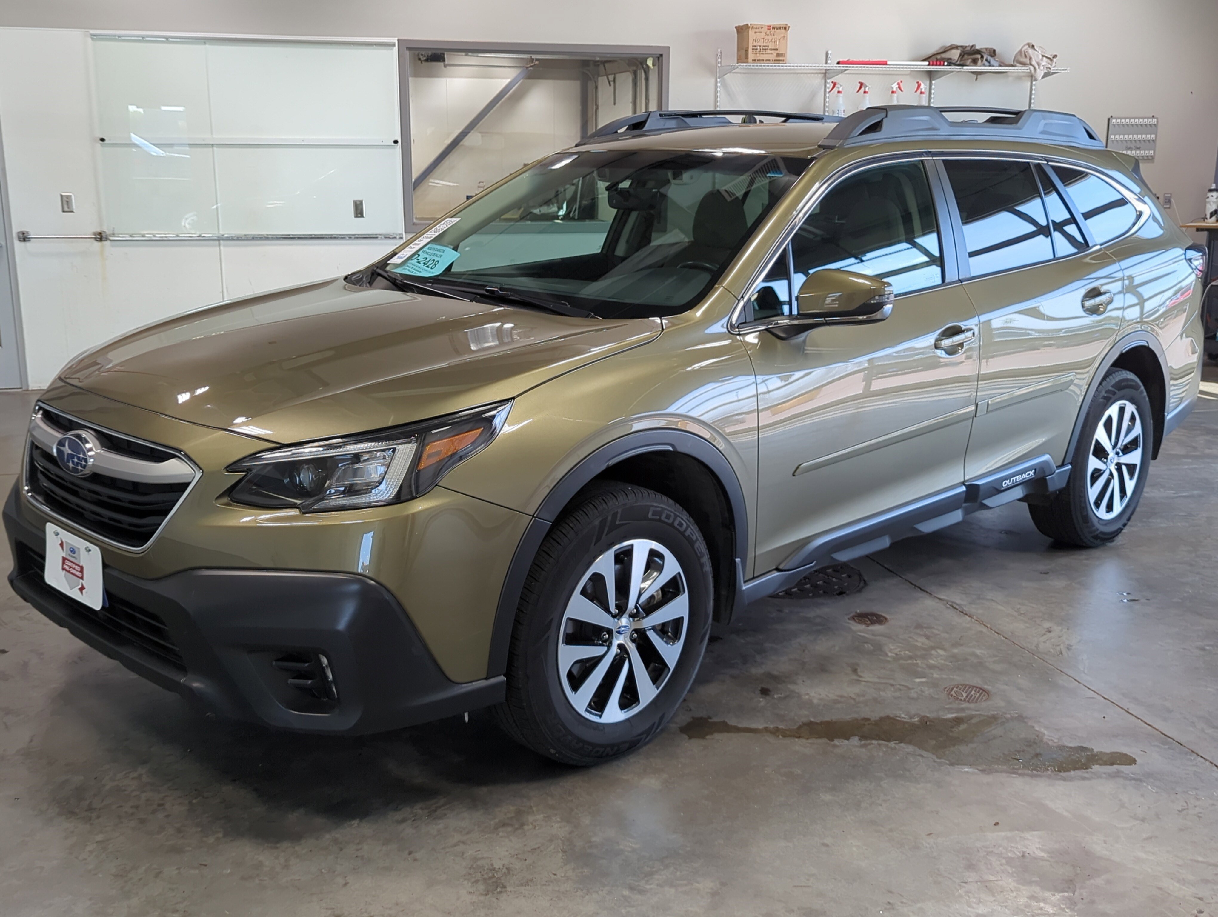 2020 Subaru Outback Premium photo 3