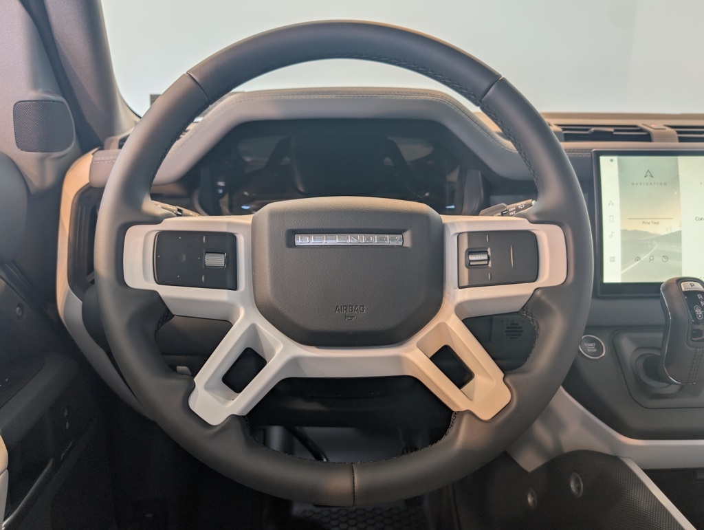 2025 Land Rover Defender 110 S photo 15