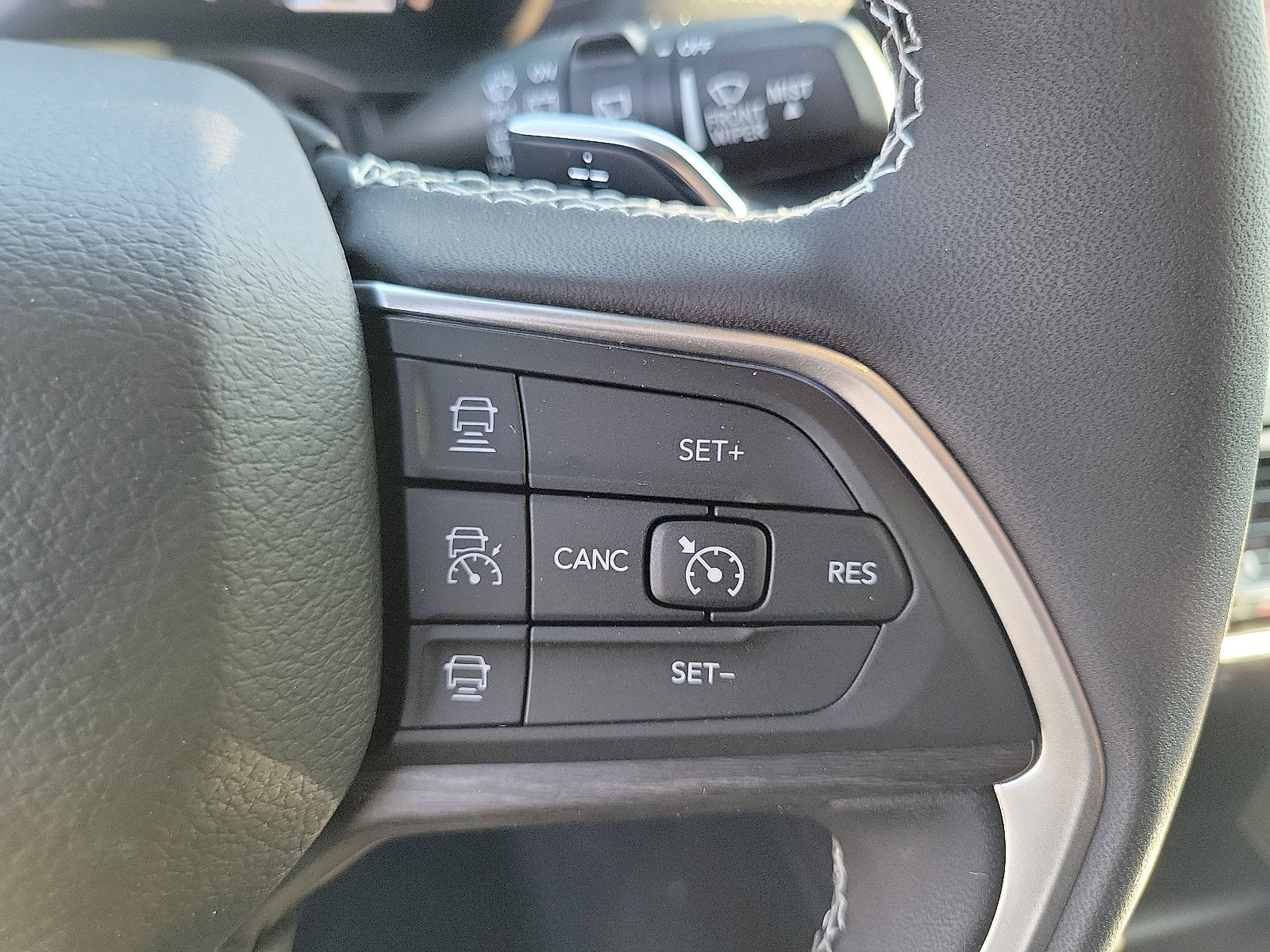 2025 Jeep Grand Cherokee Limited photo 6