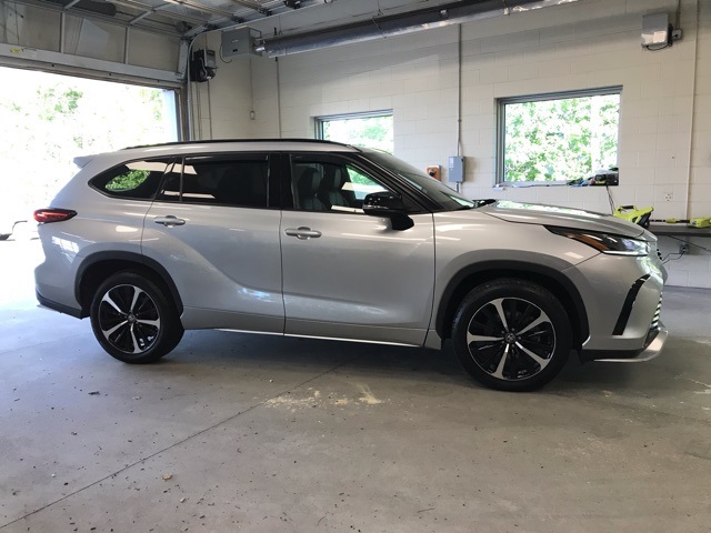 2021 Toyota Highlander XSE photo 2